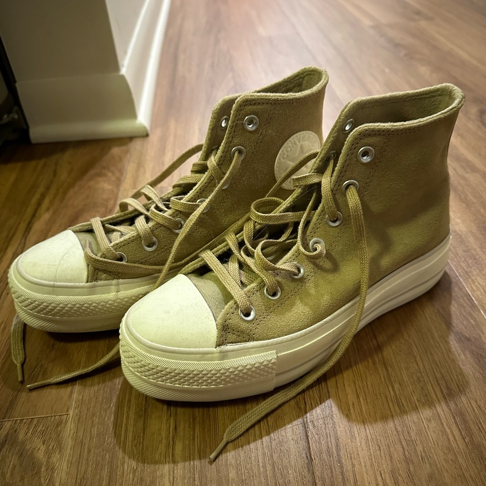 Converse High-Top Sneakers in tan 7.5